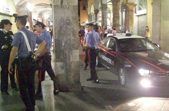 Studenti picchiati e rapinati di notte 