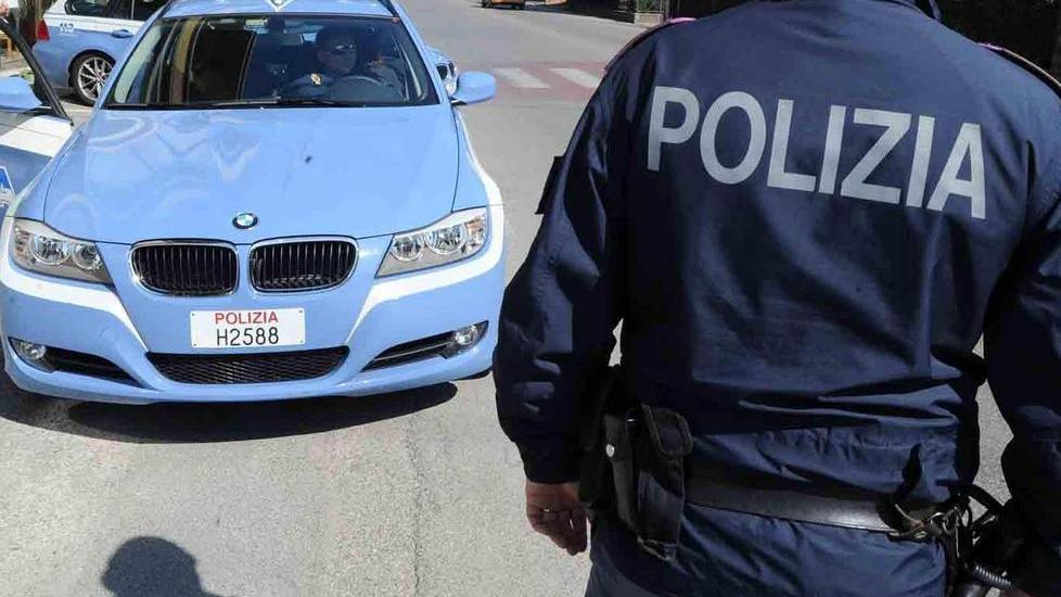 Sorpresi a spacciare droga nel parco