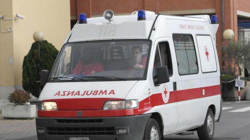 Muore in casa, lo scoprono dopo 2 giorni