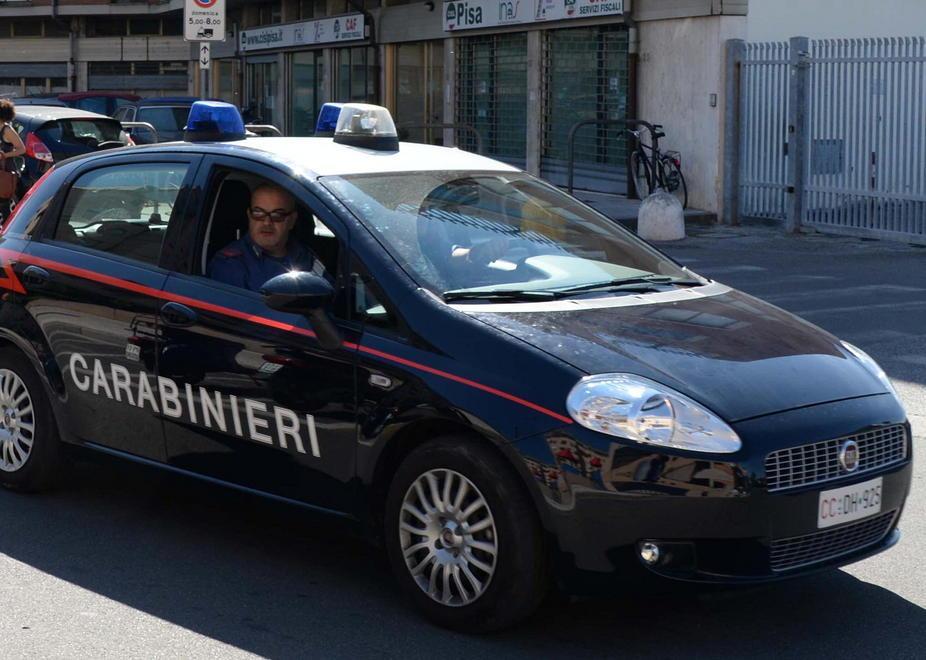 Ragazze costrette a ballare la lap dance sull’autobus 