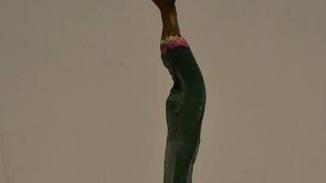 Scultura rubata davanti al Comune