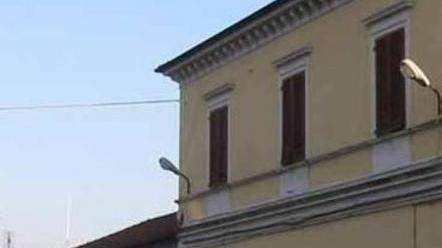 Esibizionista si denuda davanti alla gente