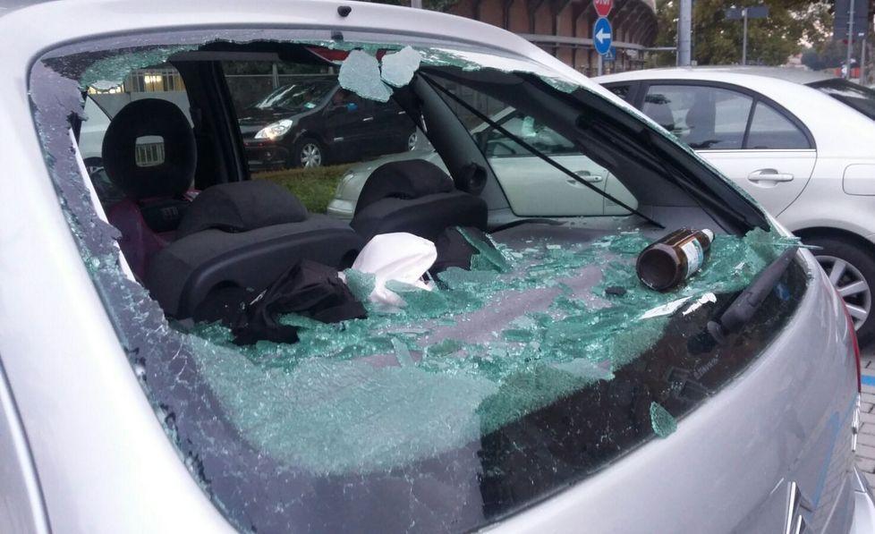 Gli ultras incappucciati lanciano pietre Identificati in ventidue