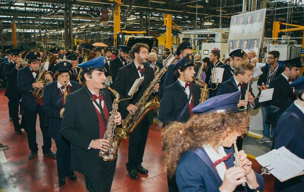 “Open day” affollato banda e majorettes alla ex Lombardini 