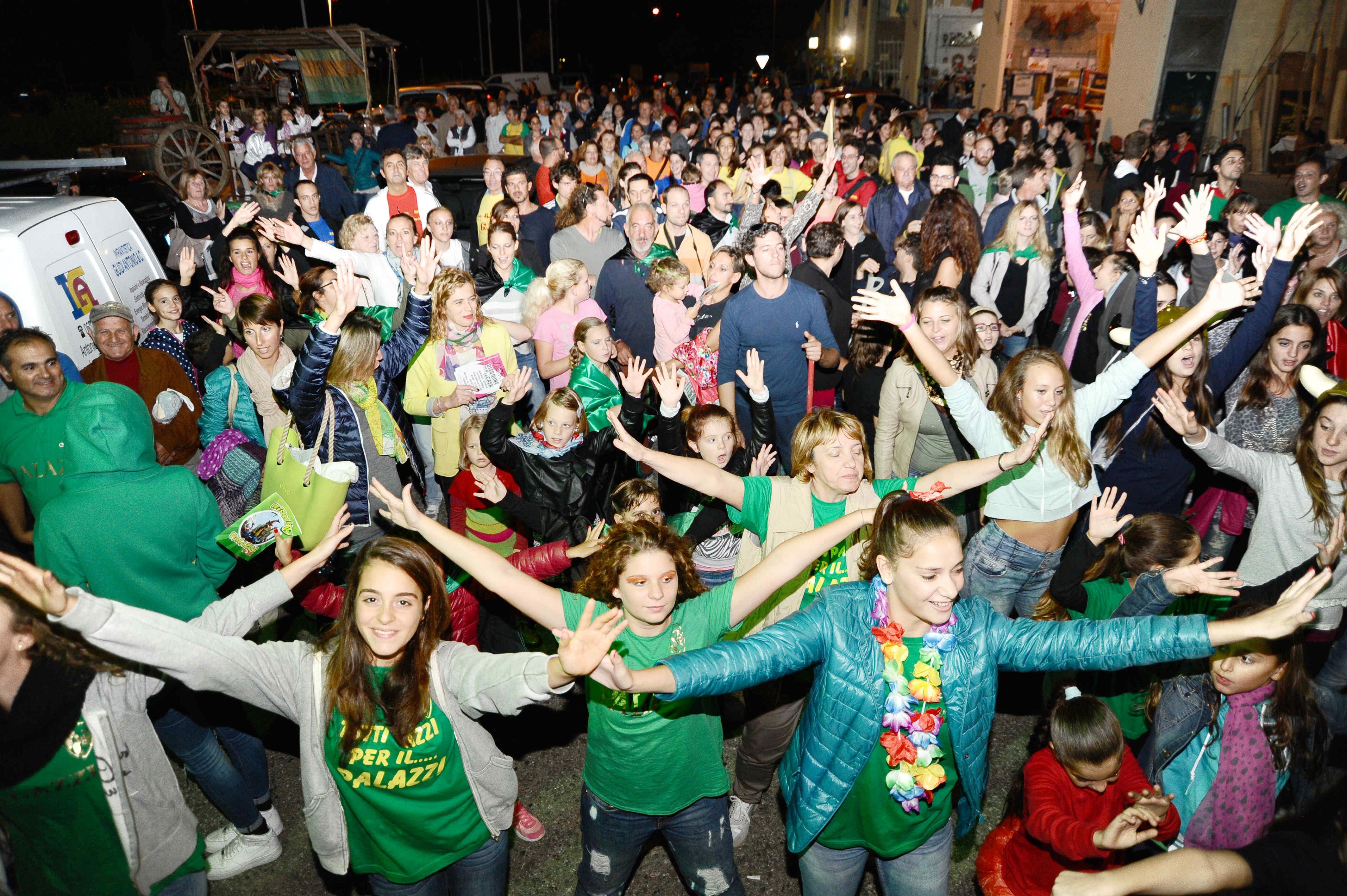 La festa finale della Targa Cecina in via Torres (foto Falorni)