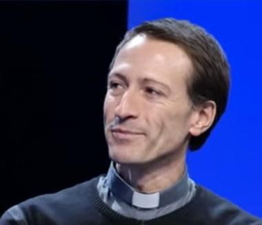 Il don cacciato da Guspini perché disse di essere gay 