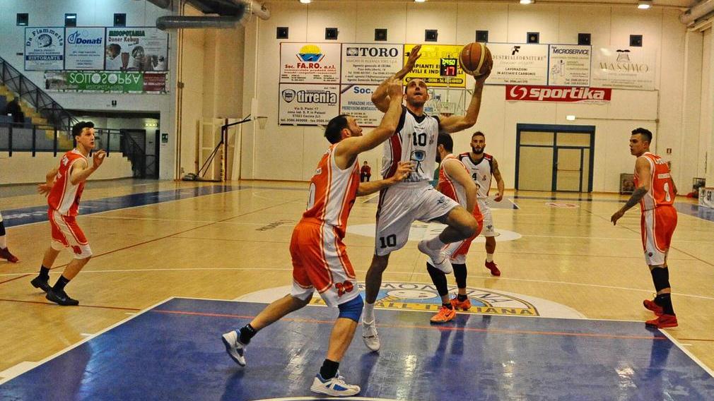 Il rossoblu Antonio Gambolati in azione (foto d'archivio)