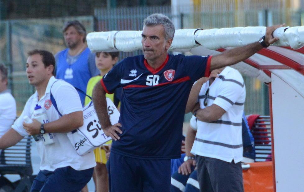 L’ira di mister Giacomarro: «Condanno tutti» 