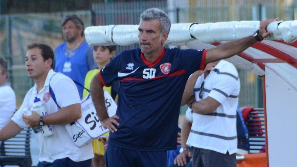 L’ira di mister Giacomarro: «Condanno tutti»