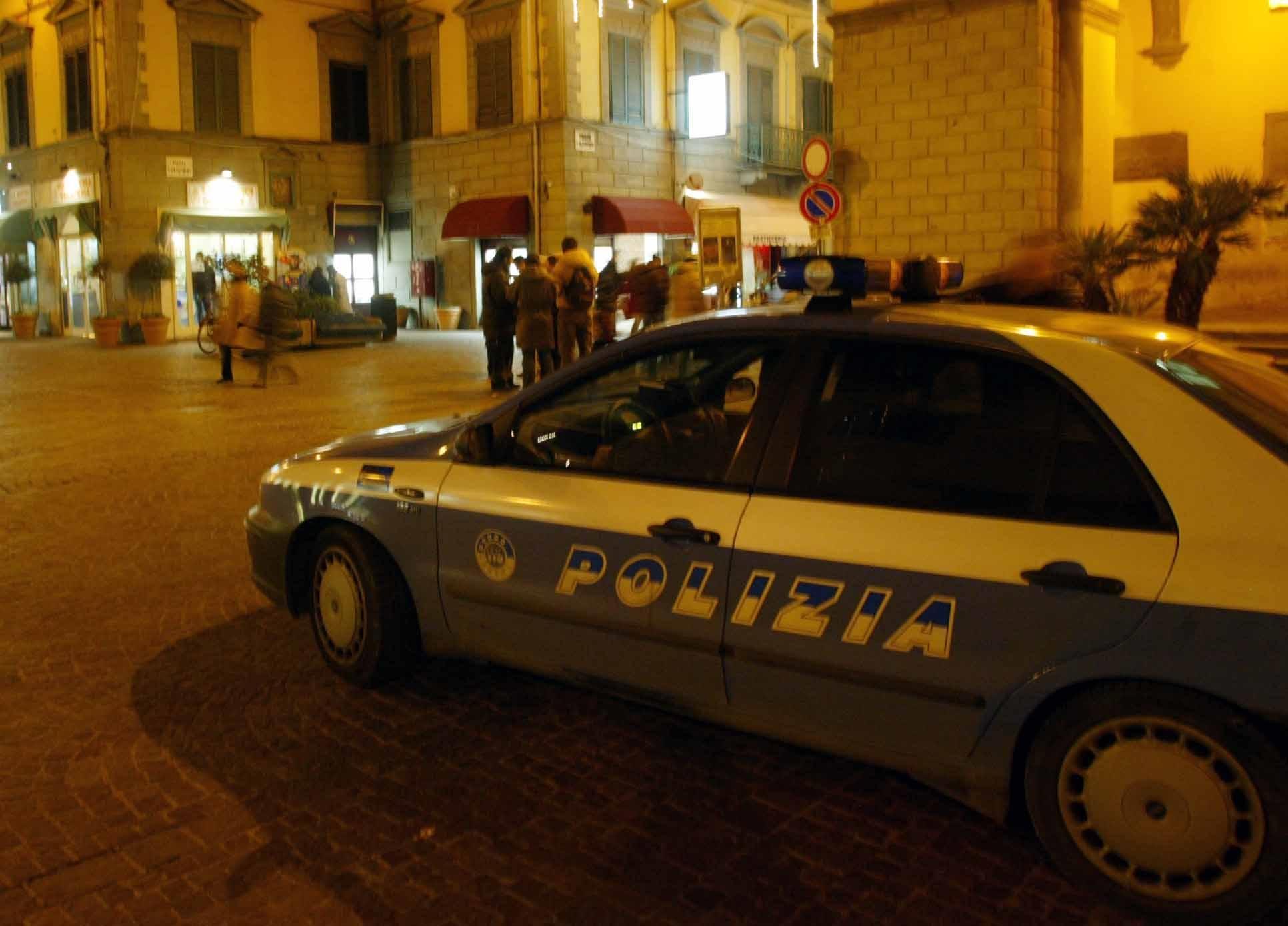 Una volante della polizia (foto d'archivio)