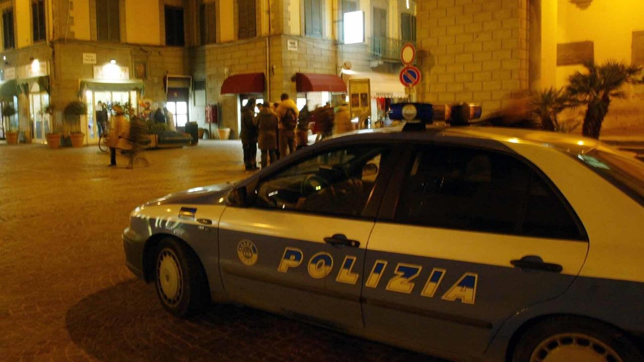 Una volante della polizia (foto d'archivio)