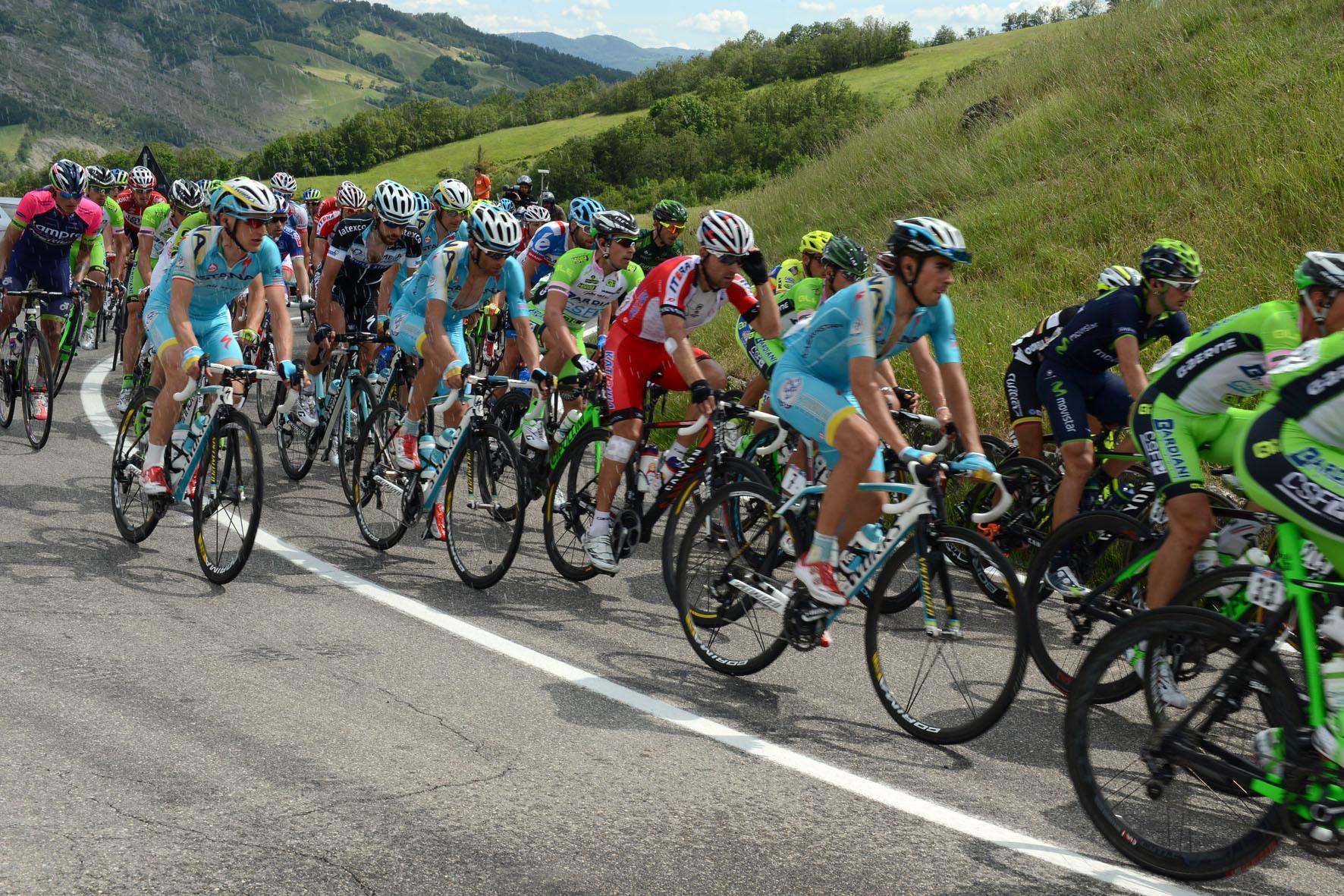 Giro d'Italia, un arrivo a Sestola e la Modena-Asolo con start da Piazza Roma