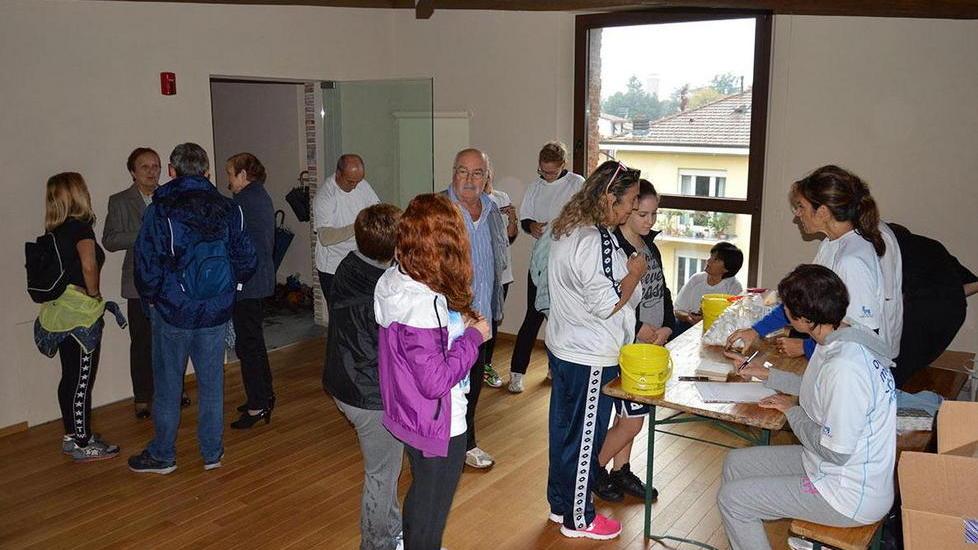 In tanti alla passeggiata sulle Mura