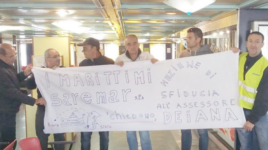 Esuberi di Meridiana portano la solidarietà ai marittimi Saremar