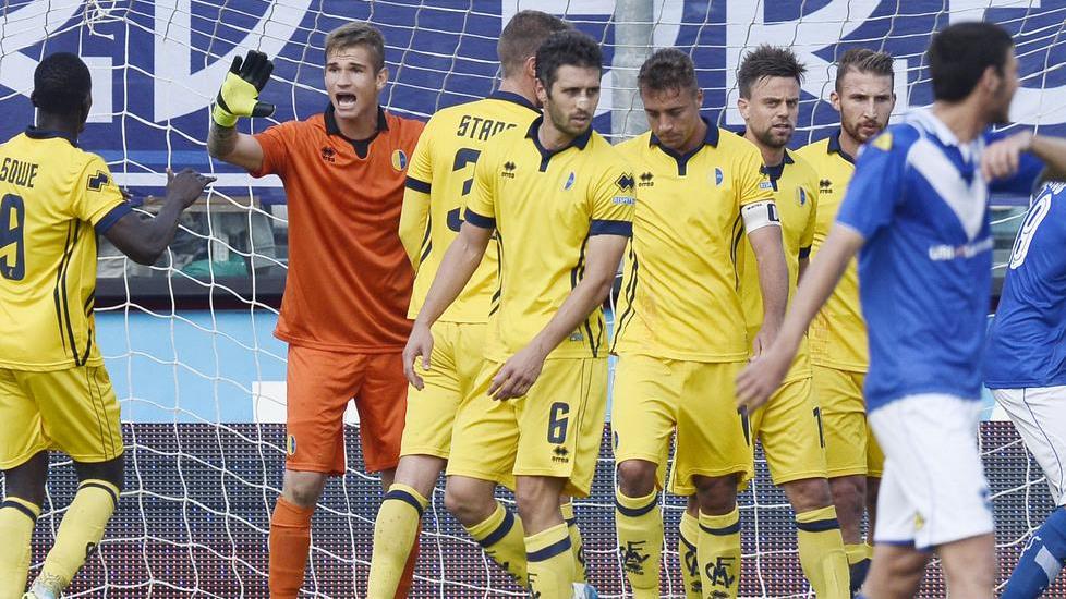 Tre rigori, due rossi e un autogol: non va