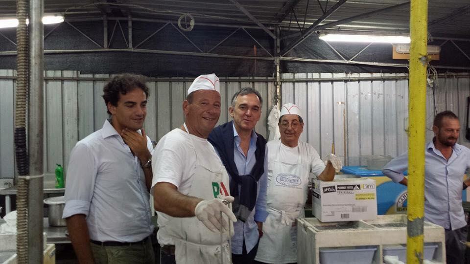 Enzo Rossi alla festa del Pd con Enrico Rossi, Valerio Fabiani e, a destra, Ettore Rosalba