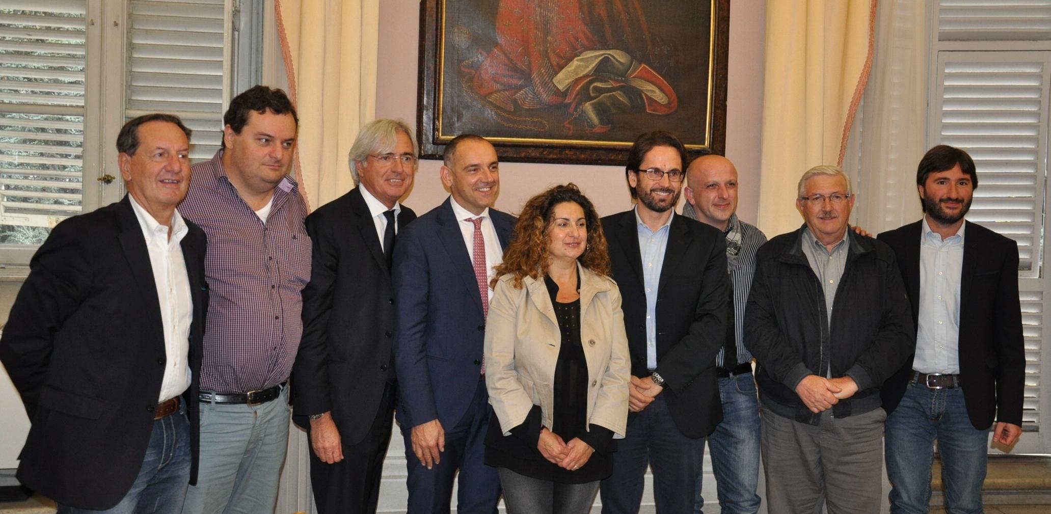 Il gruppo Pd in consiglio provinciale con il presidente Menesini