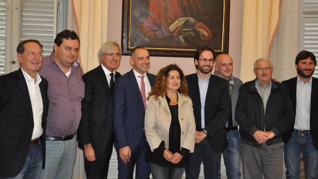 Il gruppo Pd in consiglio provinciale con il presidente Menesini