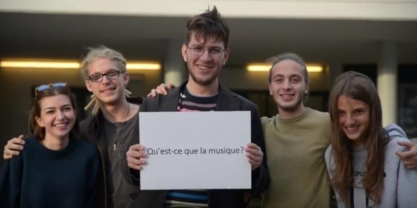 Una scena dello spot della Camerata strumentale Città di Prato