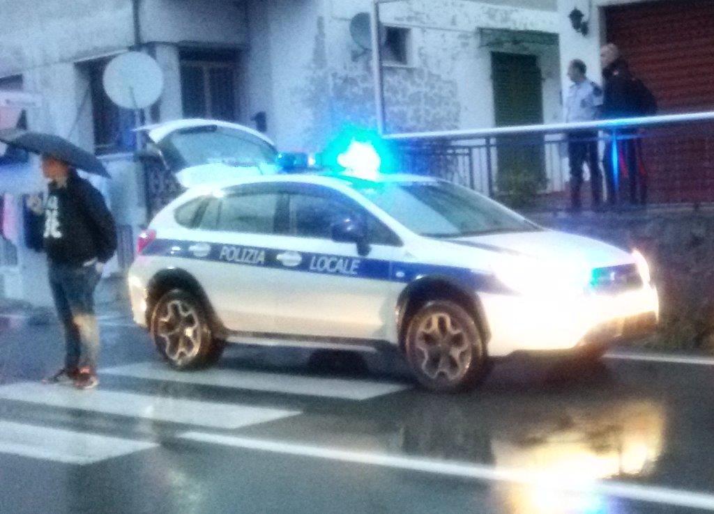 La macchina dei vigili dopo l'incidente