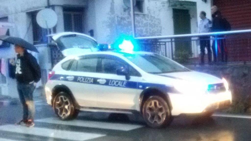 La macchina dei vigili dopo l'incidente