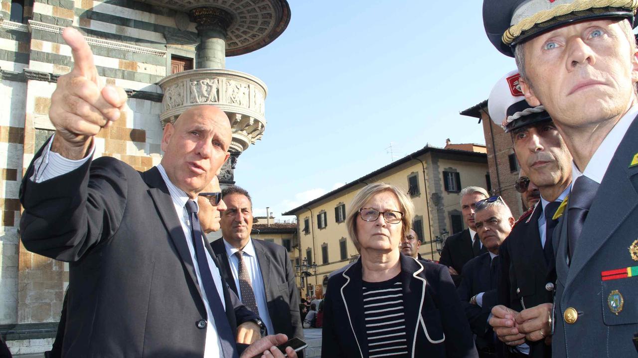 Il sopralluogo in piazza Duomo per la visita del Papa