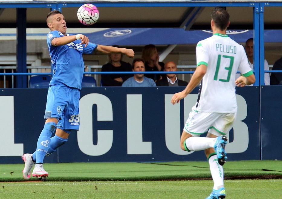 Dietro al capitano ci sono i difensori centrali