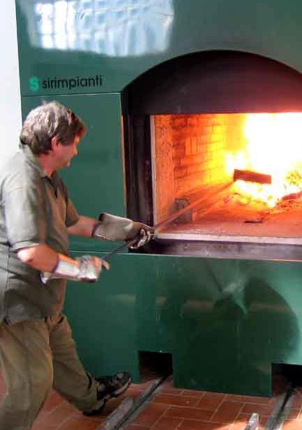 Un forno nel cimitero di Forte dei Marmi per cremare i defunti 