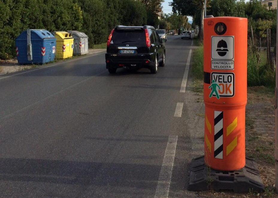 Quei dissuasori di velocità abbandonati sulle strade 