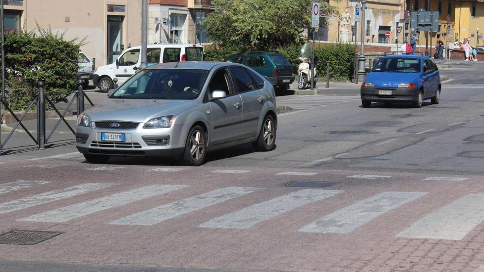 Battibecco sui dissuasori tra il dirigente e il vicesindaco