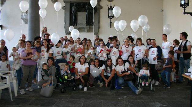 Successo per il flash mob dedicato all’allattamento 