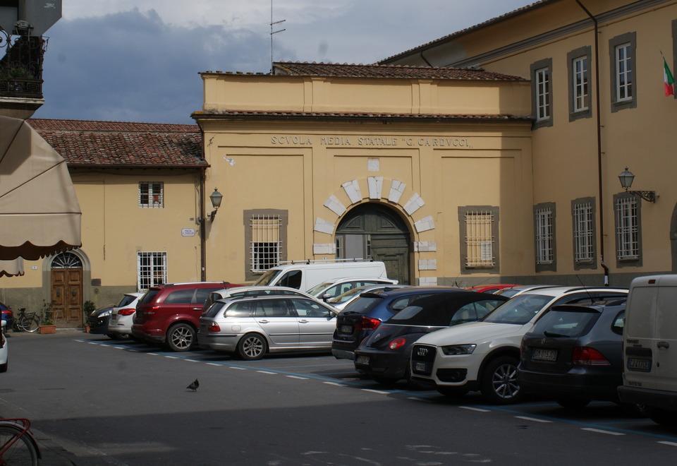 Commerciante aggredita e derubata nel parcheggio 