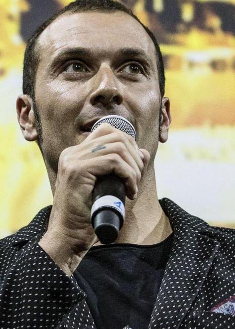 Basso sul palco commosso: «Basta, mi ritiro»