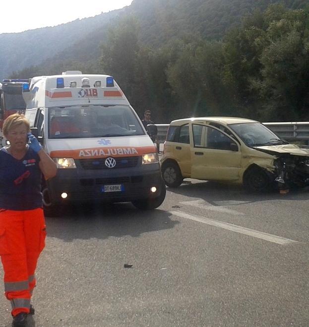 Incidente sulla 131, due ferite gravi 