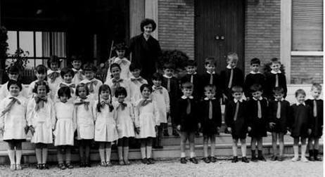 Le bimbe in bianco, i bimbi in nero 