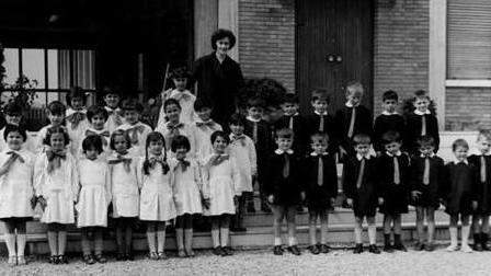 Le bimbe in bianco, i bimbi in nero