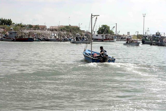 Goro, esplode il motore della barca