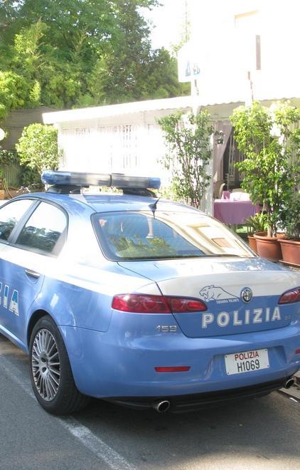 Furti a raffica e un’auto ariete contro il bar 