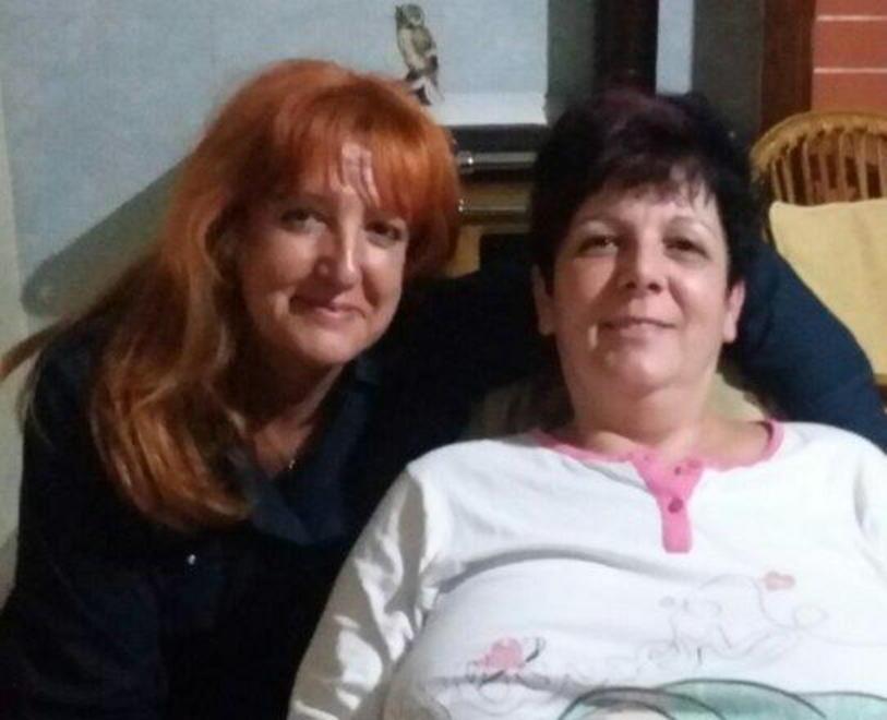 Simonetta Marchetti (a destra) con uno dei medici che l'hanno curata