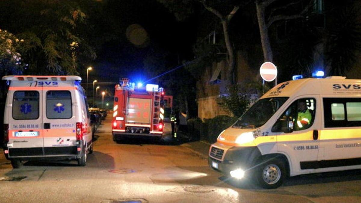 Vigili del fuoco e Svs intervengono in via dell'Alloro dopo la segnalazione della fuga di gas (Marzi Pentafoto)