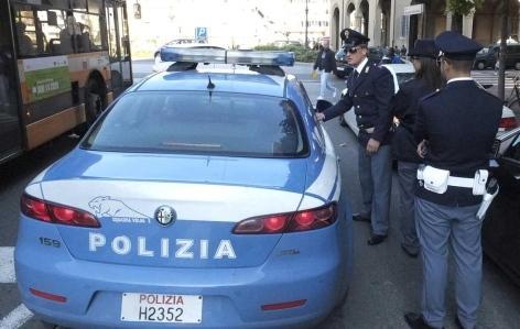 Minaccia studente con un coltello 