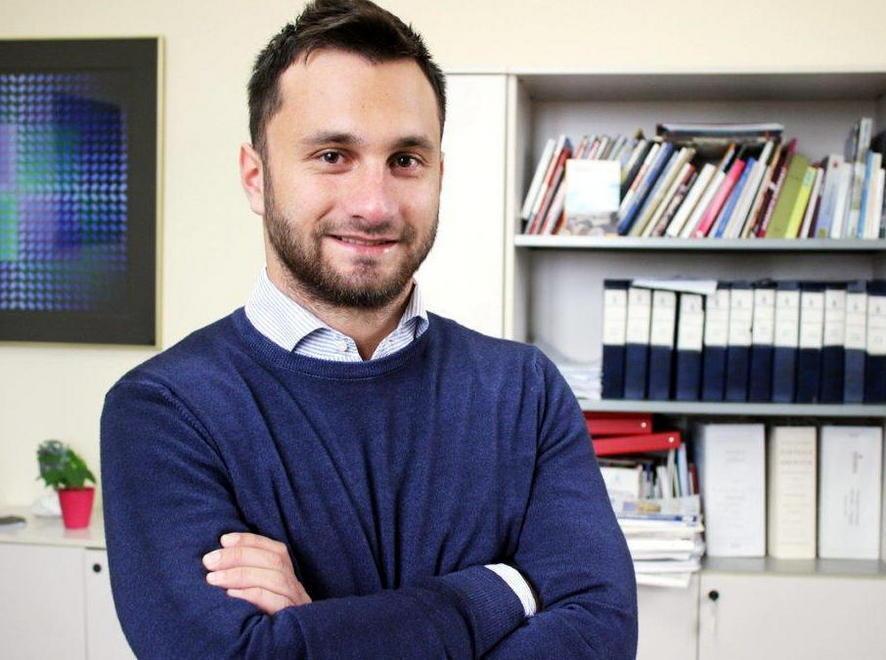 A 24 anni guida Versilia Format 