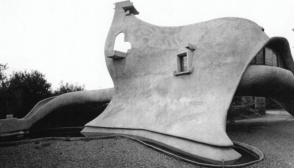 La Balena di Baratti dove s’incontrano arte e architettura 
