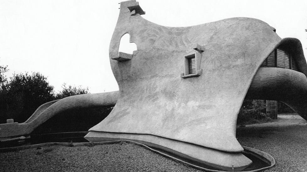 La Balena di Baratti dove s’incontrano arte e architettura