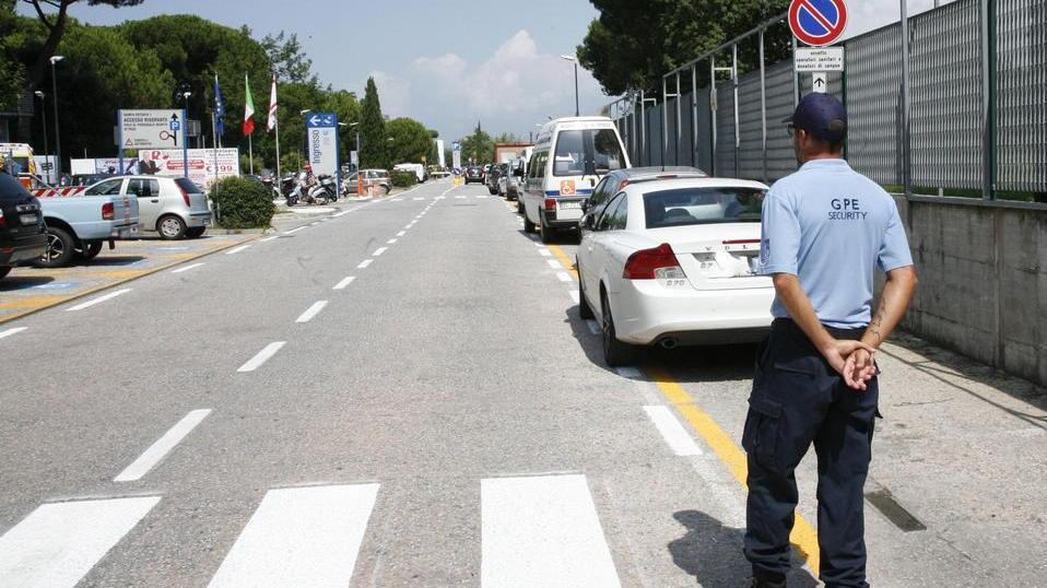 Più controlli in ospedale contro la sosta selvaggia