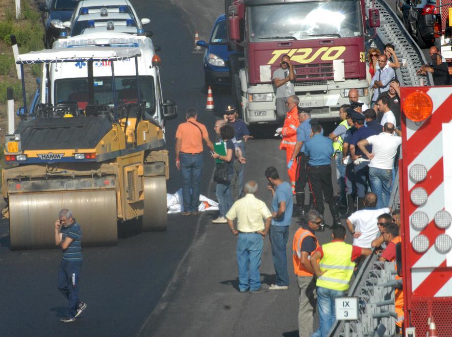 Morì schiacciato dal rullo, sette a processo 