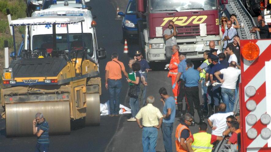 Morì schiacciato dal rullo, sette a processo