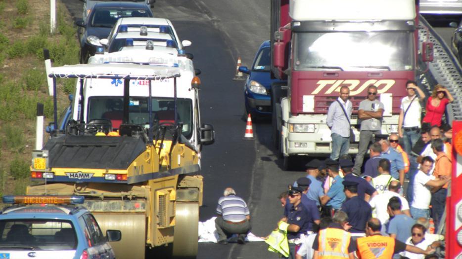 Operaio schiacciato da rullo sette rinvii a giudizio