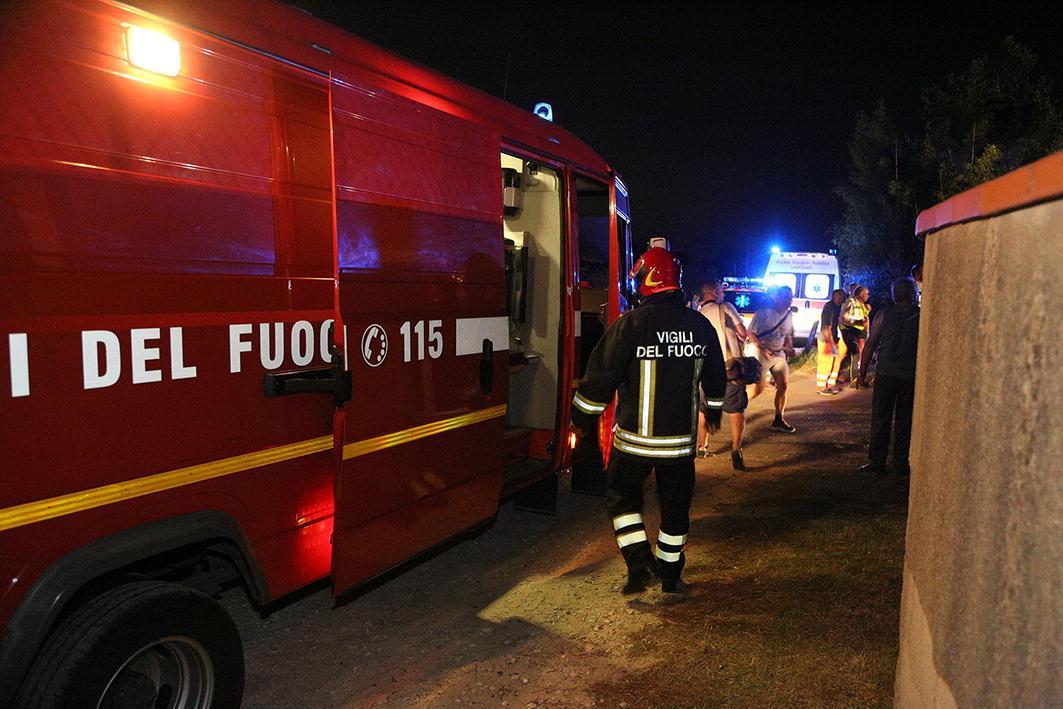 Vigili del fuoco in azione (foto archivio)