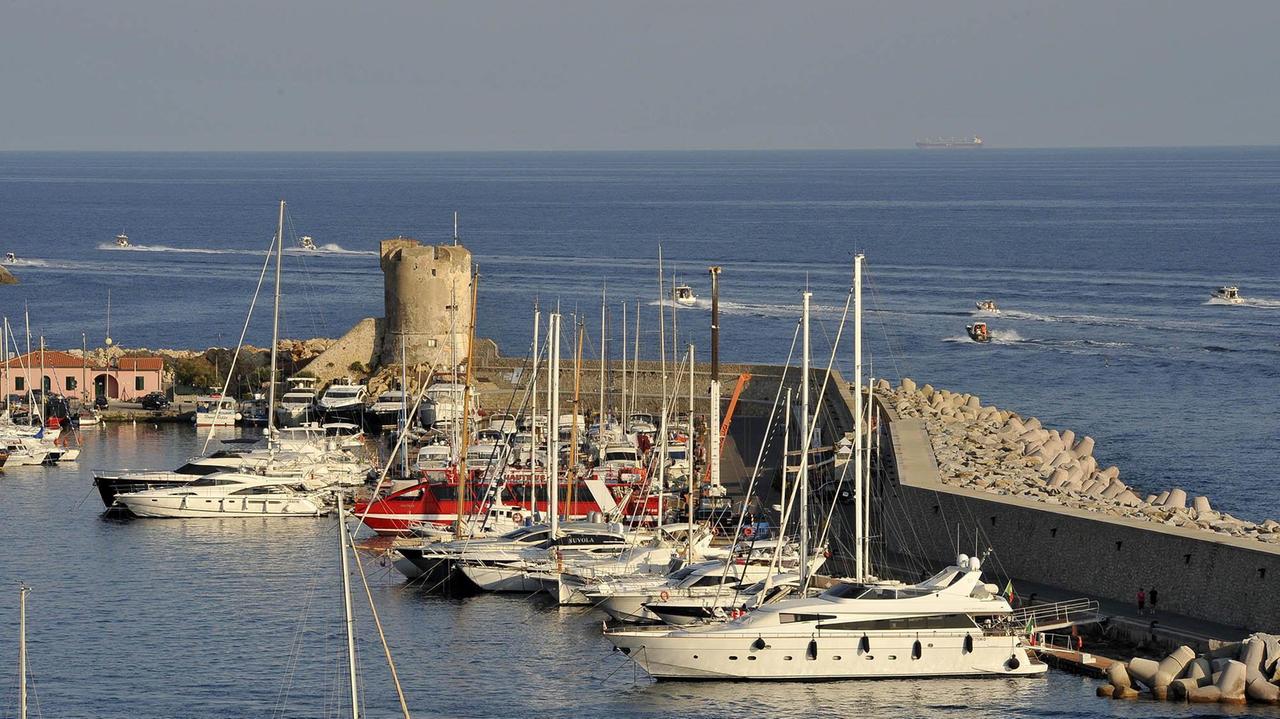 Il porto di Marciana Marina (foto di Gio' Di Stefano)